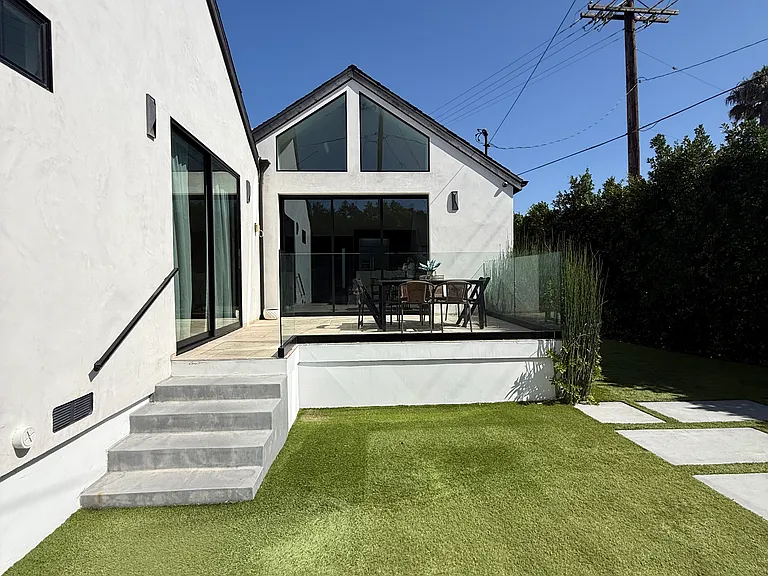 8700 Dorrington Ave — Photo 11
