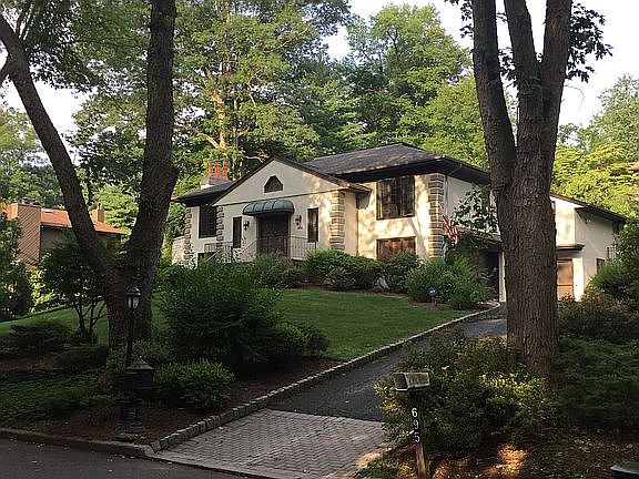 3rd image of 695 Handwerg Dr