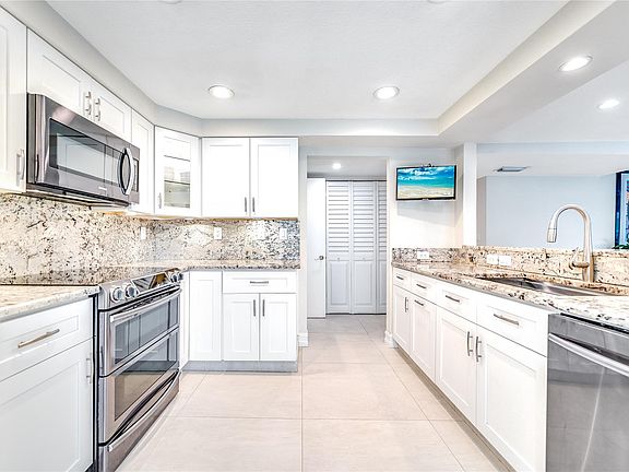 4th image of 2121 S Ocean Boulevard #102
