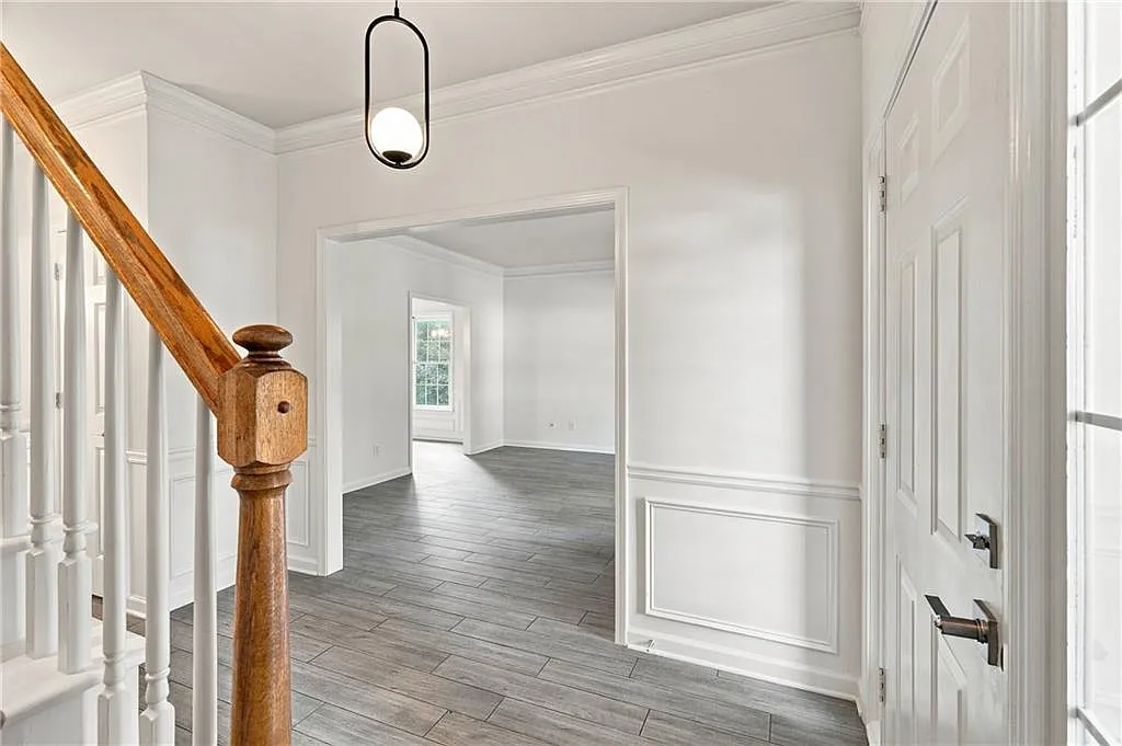 4 bed, 2.5 bath, 2382 sqft, $3,800 — Photo 4