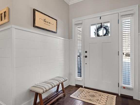 5th image of 1031 Greenwood Cir