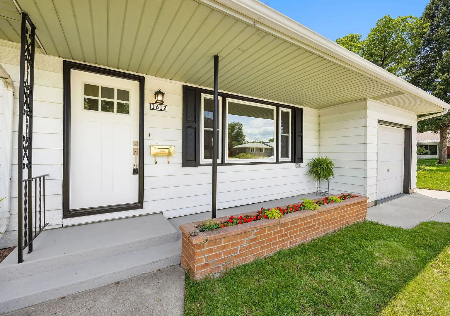 Charming Remodeled 3 Bedroom Home in Central Loveland — Photo 1