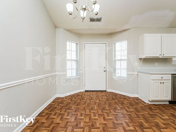 5th image of 1585 Heatherton Rd