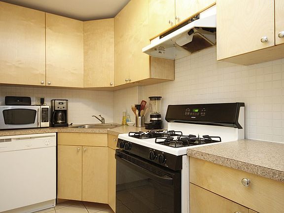 3rd image of 29 Meserole St APT 1F