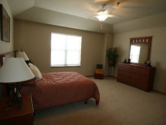 5th image of 326 E Hill Pkwy Unit 11
