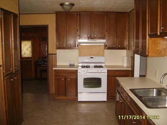 3rd image of 1002 E Crestwood Dr
