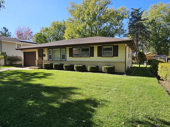 1372 Algonquin Dr, Elgin, IL 60120