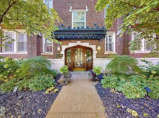6232 Rosebury Ave APT 2E, Saint Louis, MO 63105