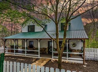 2037 Newport Dr, Ellijay, GA 30540