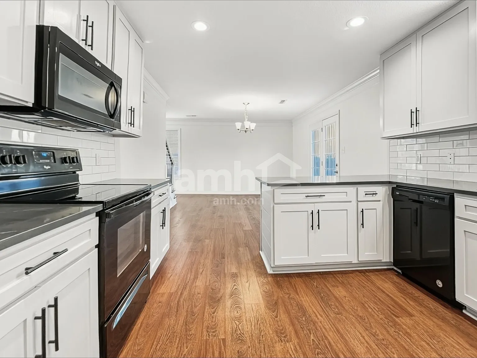 4 bed, 2.5 bath, 2139 sqft, $2,530 — Photo 3