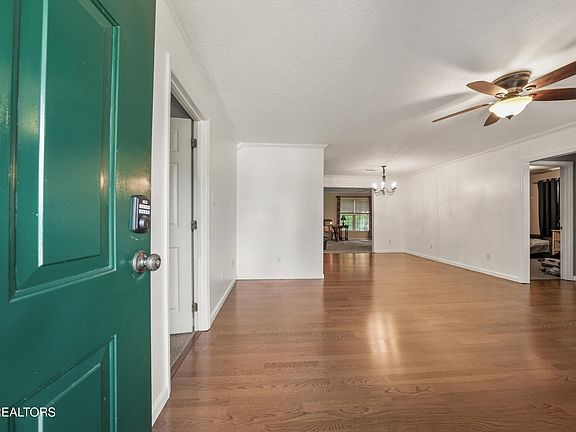 5th image of 4814 Evangeline Ln