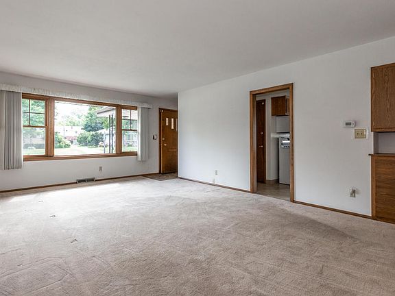 3rd image of 5523 N Mohawk Ave