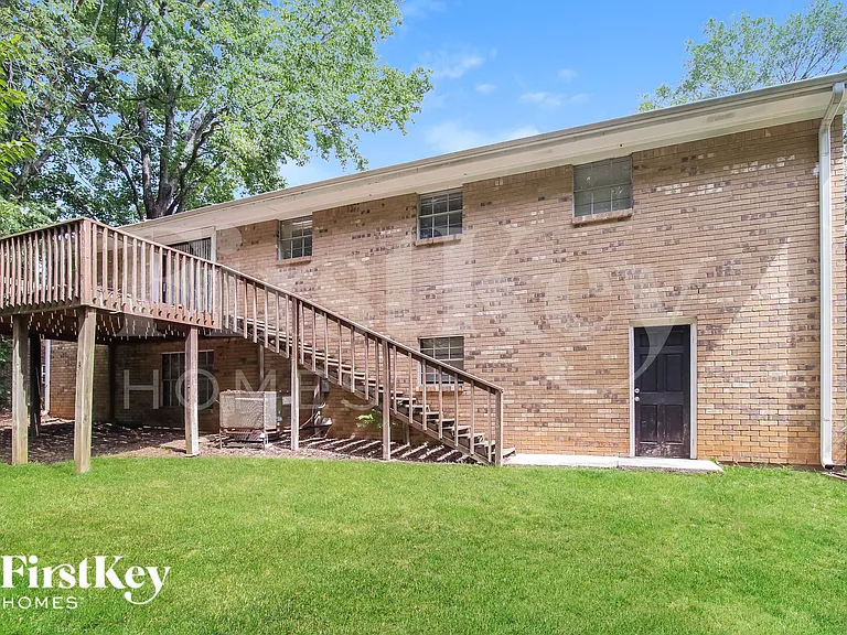 1021 Meadowbrook Ln NW — Photo 15
