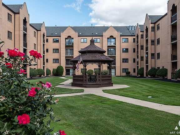 3rd image of 7410 W Lawrence Ave Unit 414