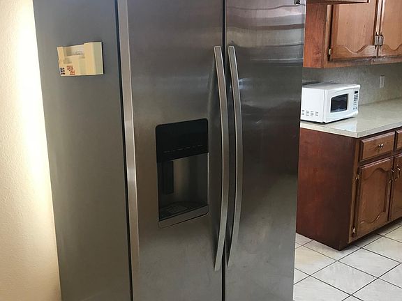 3rd image of 3041 Melba Ave
