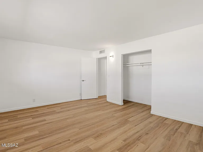 3402 E 27th St — Photo 25