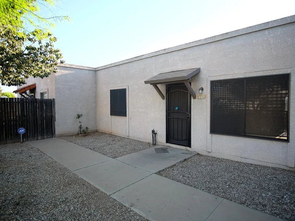 3003 N Euclid Ave