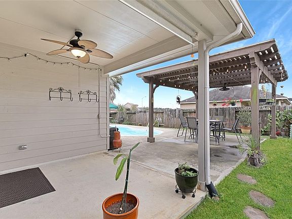 3rd image of 8703 Sunrise Canter Dr