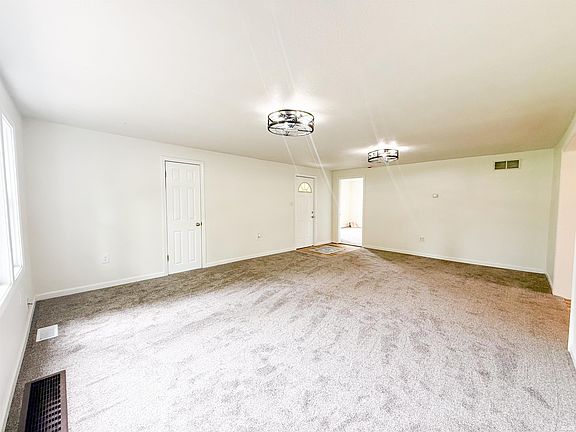 5th image of 401 Georgia St