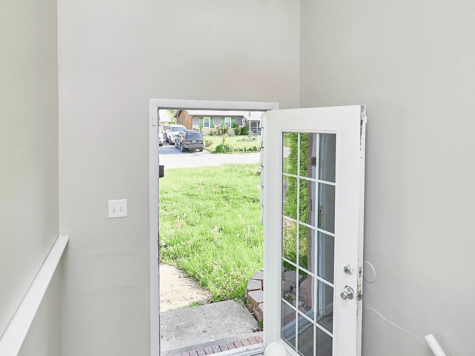 3 bed, 1075 sqft, $1,300 — Photo 4