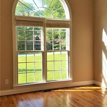 3rd image of 3 Kentbury Cir
