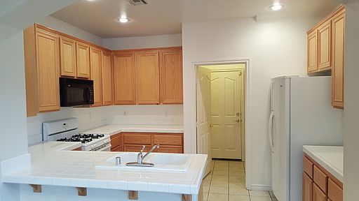 2nd image of 988 Paisley St
