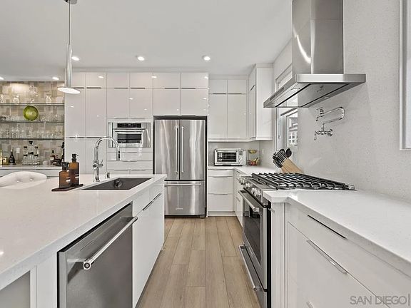 3rd image of 2828 Avella Cir