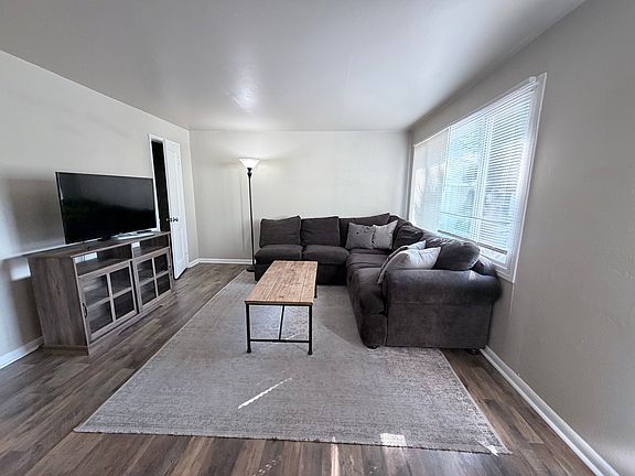 4th image of 475 Glen View Ct #475