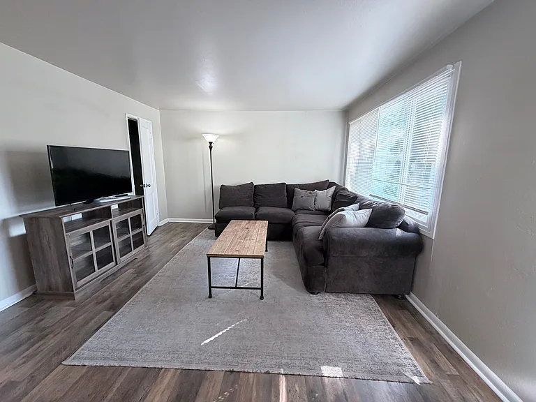475 Glen View Ct #475 — Photo 4