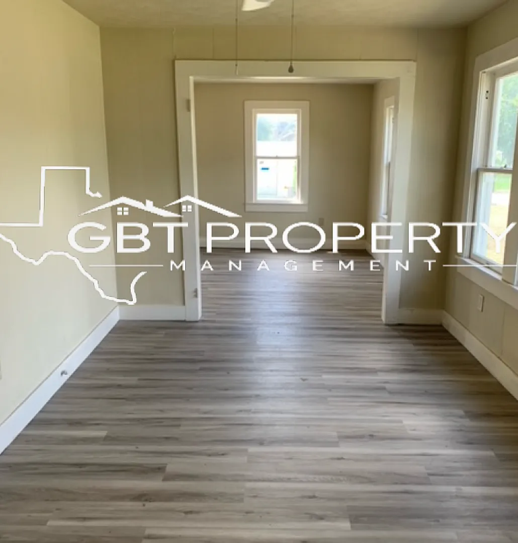 Single Family Home, Newly Renovated! — Photo 3