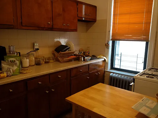 Rented by Halvatzis Realty | media 7