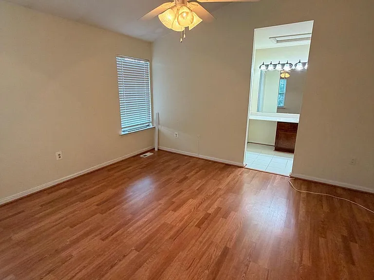 8818 Ridge Hollow Ct — Photo 25