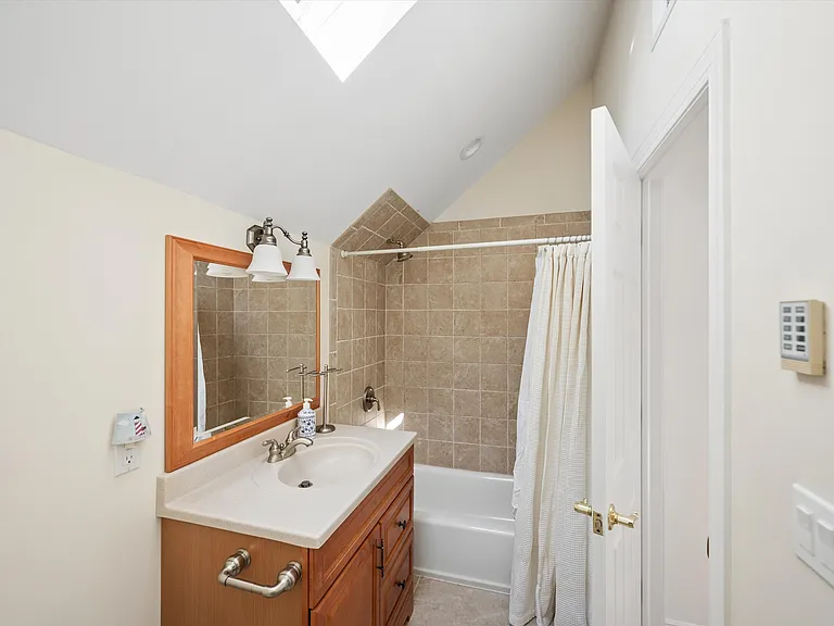 23 Whiting Rd — Photo 11