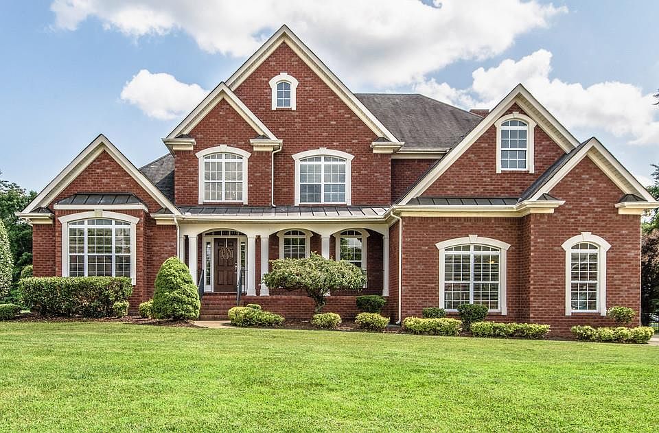 1st image of 2035 Woodcliff Dr