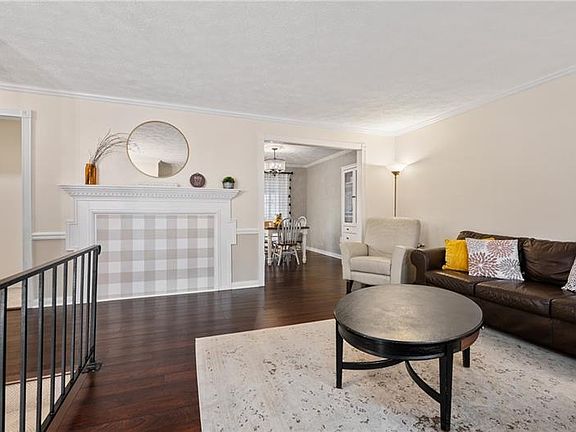 5th image of 110 Buttercup Dr