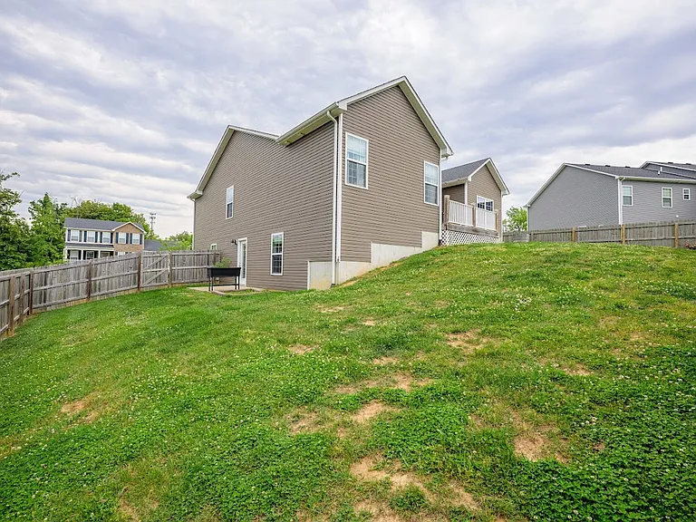 236 Butterfield Dr — Photo 24