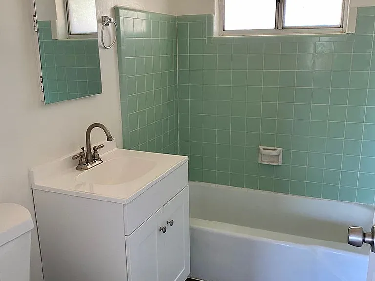 560 E Oakland Ave — Photo 16