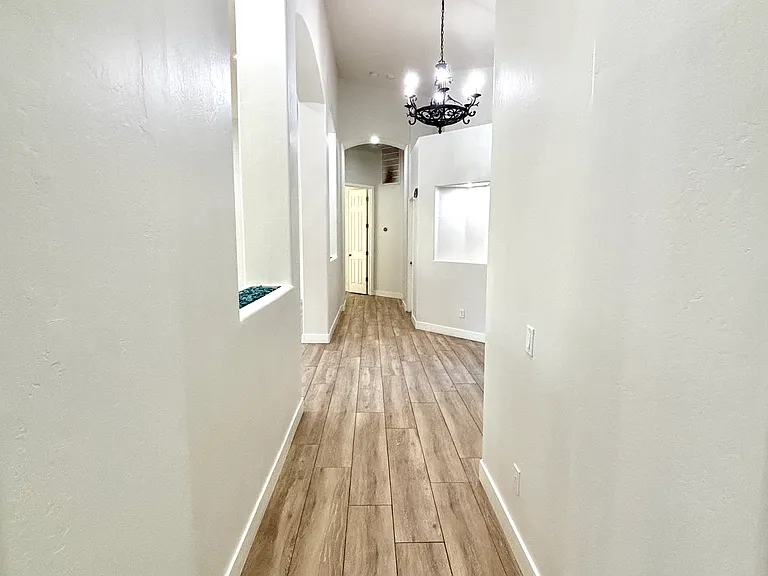 5311 E Danbury Rd — Photo 4