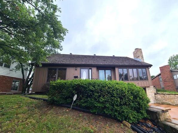 1950 Ridglea Dr, Salina, KS 67401