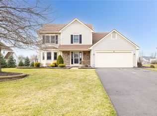 12 Stillington Ct, West Henrietta, NY 14586