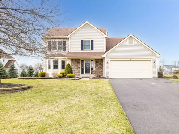 12 Stillington Ct, West Henrietta, NY 14586
