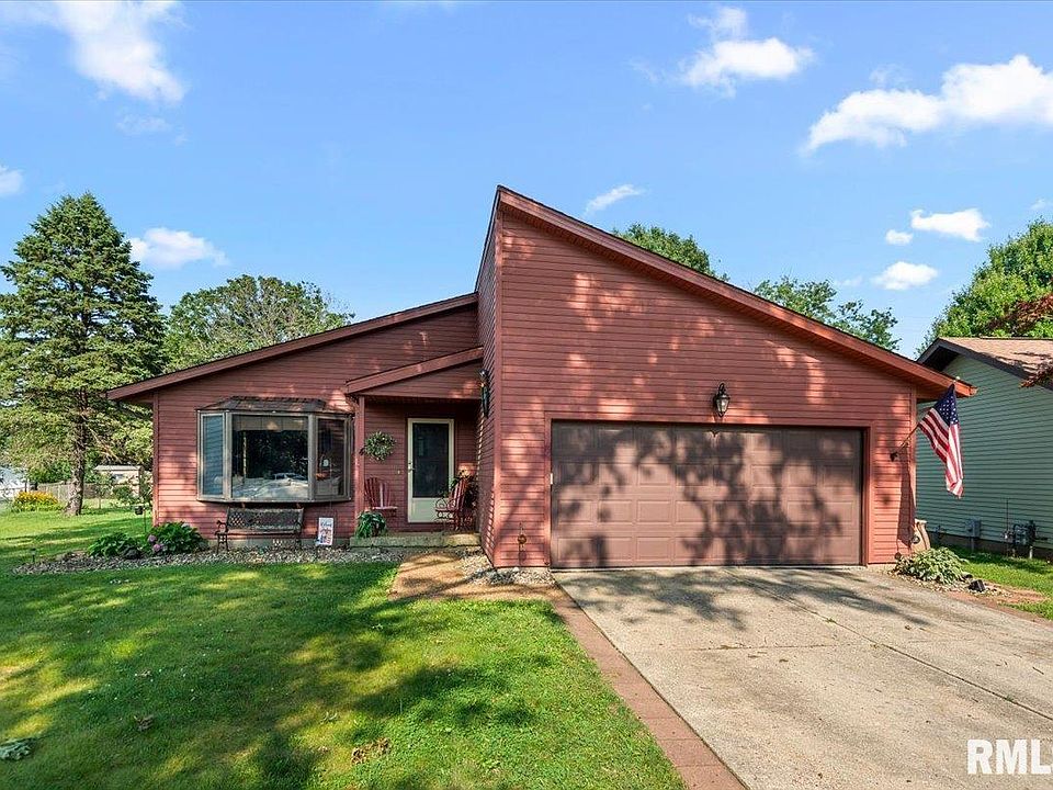 1st image of 4 Red Oak Ln