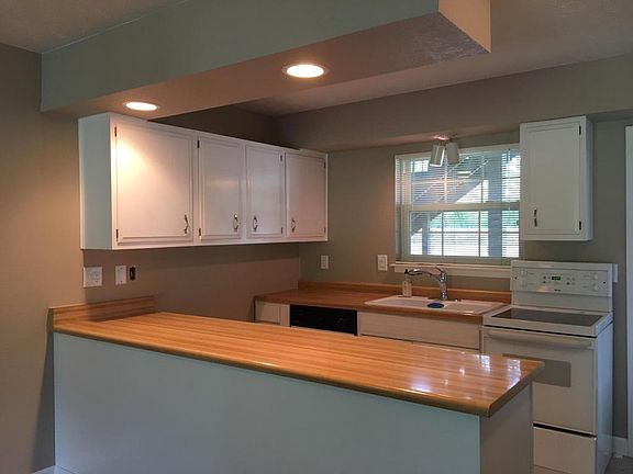 3rd image of 1800 Country Club Dr Unit 116