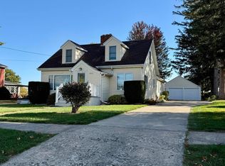 902 Blackhawk St, Reinbeck, IA 50669