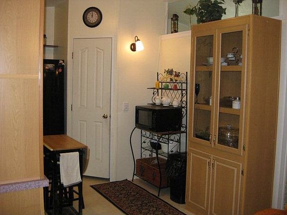 3rd image of 103 NW Parkwood Blvd