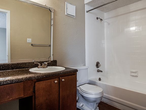 4th image of 1421 Tennis Dr APT 313