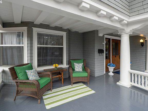 3rd image of 807 SE 28th Ave