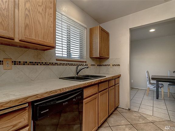 5th image of 320 Blue Agate Ln