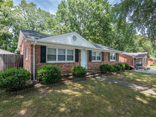 2606 Murrayhill Rd, Greensboro, NC 27403