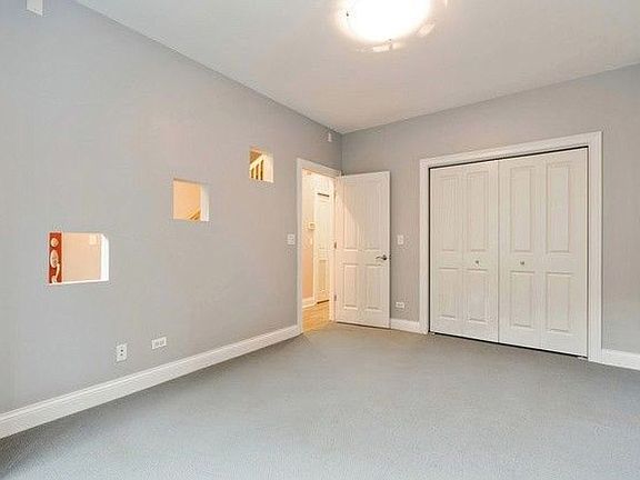 5th image of 3010 W Cornelia Ave